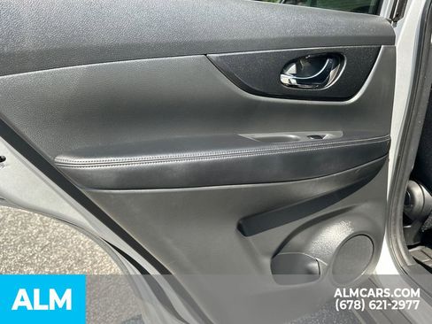 Used 2017 Nissan Rogue S AWD/4WD image 25