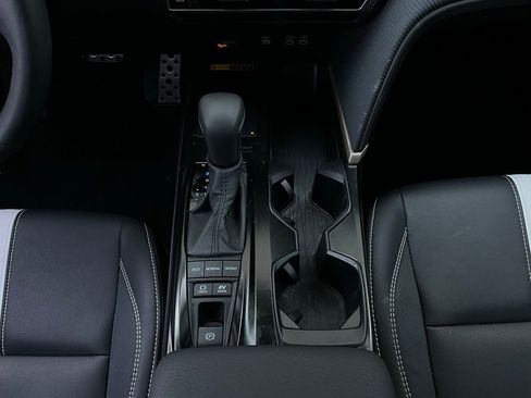 Used 2025 Toyota Camry SE w/ Convenience Package image 15