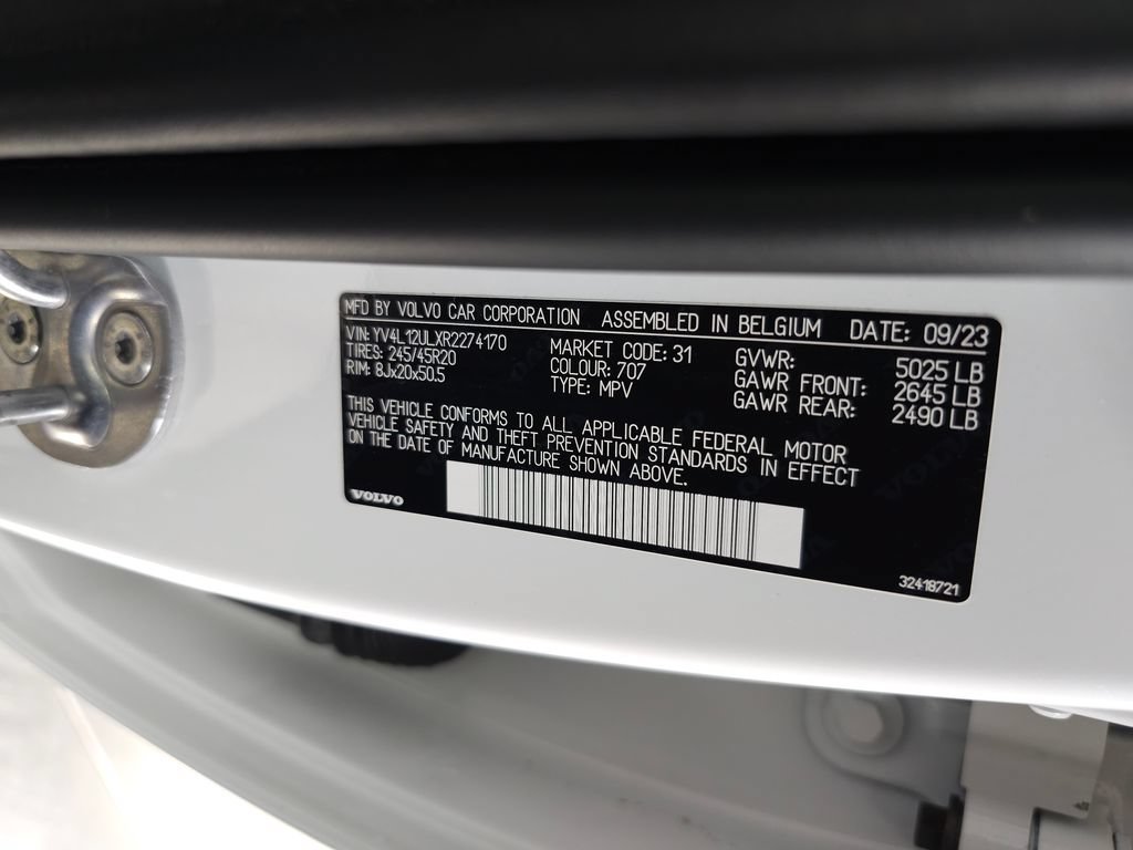 Certified 2024 Volvo XC40 B5 Plus w/ Climate Package AWD/4WD image 36