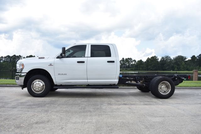 Used 2022 RAM 3500 Tradesman w/ Chrome Appearance Group AWD/4WD image 3