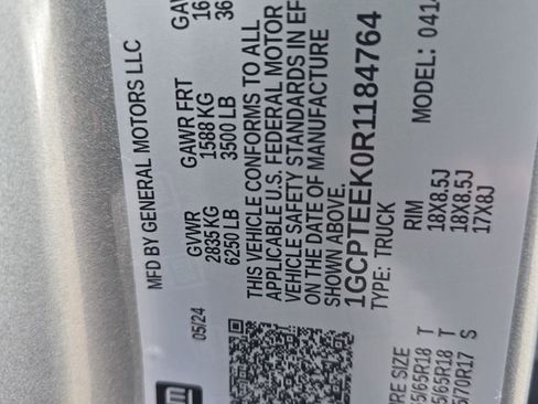 Used 2024 Chevrolet Colorado Trail Boss w/ Technology Package image 31