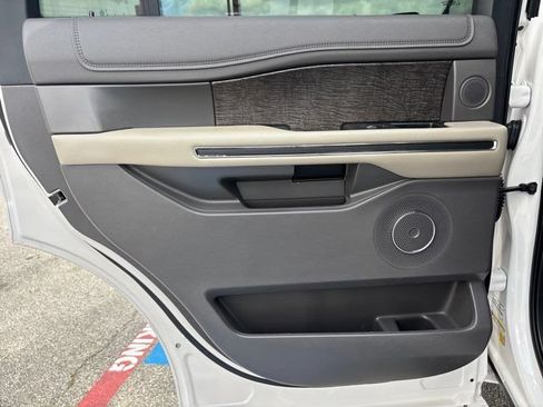 Used 2019 Ford Expedition Limited w/ Equipment Group 301A RWD image 31
