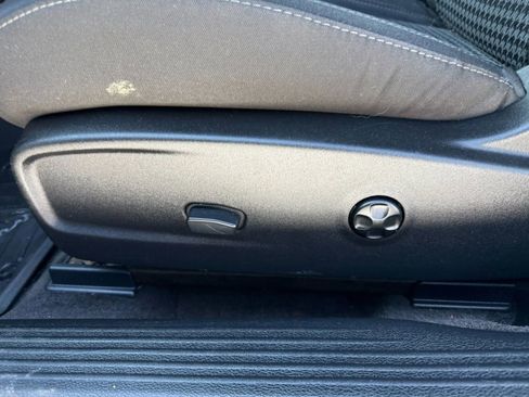 Used 2016 Dodge Challenger SXT image 22