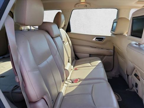 Used 2015 Nissan Pathfinder Platinum w/ Family Entertainment Package FWD image 12