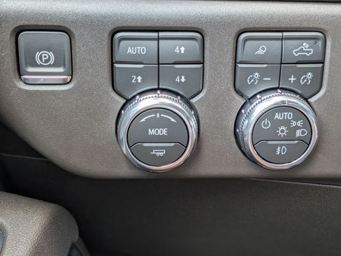 Certified 2026 GMC Sierra 1500 SLT w/ SLT Premium Plus Package AWD/4WD image 24
