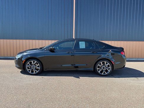 Used 2015 Chrysler 200 S FWD image 3