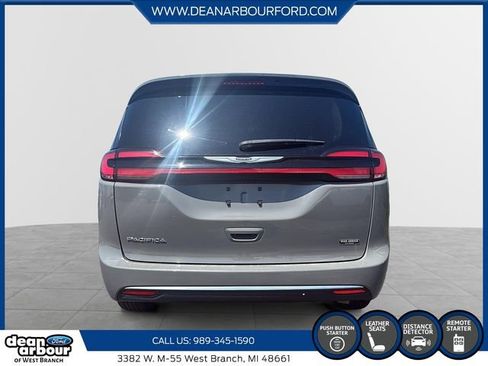 Used 2022 Chrysler Pacifica Touring-L FWD image 3