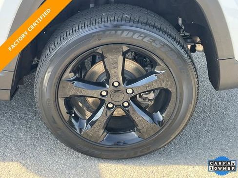 Certified 2024 Jeep Grand Cherokee Altitude AWD/4WD image 12