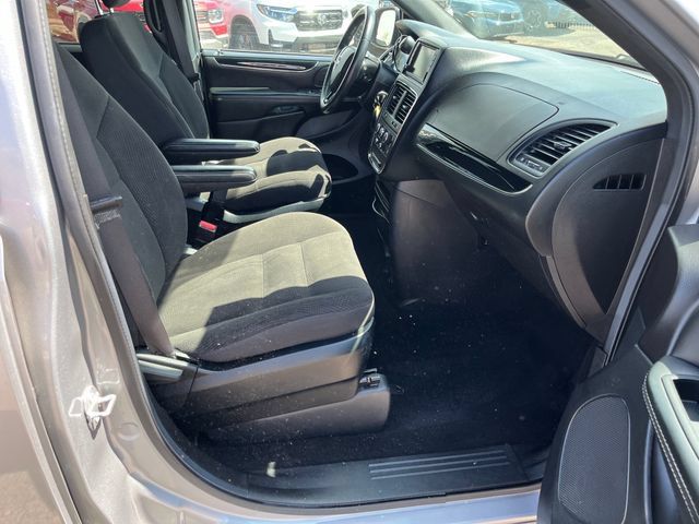 Used 2018 Dodge Grand Caravan SE FWD image 12
