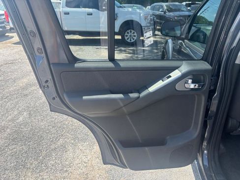 Used 2012 Nissan Pathfinder S image 15