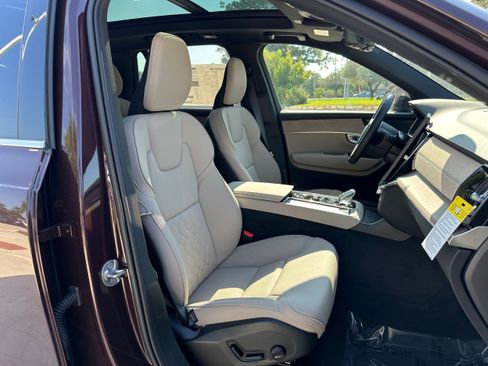 Used 2026 Volvo XC90 B6 Plus w/ Protection Package Premier AWD/4WD image 8