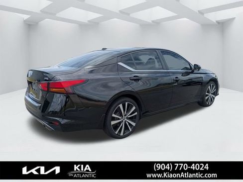 Used 2021 Nissan Altima 2.5 SR w/ SR Premium Package FWD image 3