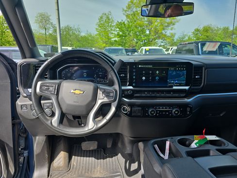 Used 2025 Chevrolet Silverado 2500 LT w/ Convenience Package AWD/4WD image 15