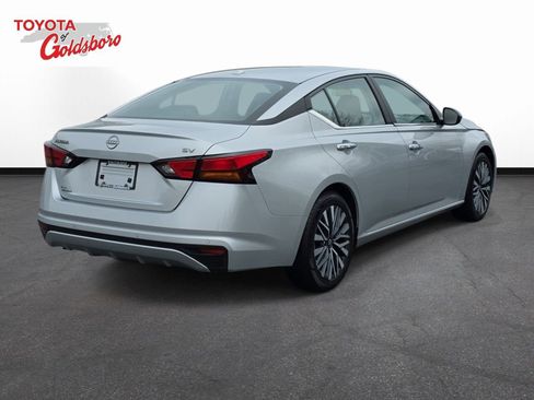 Used 2024 Nissan Altima 2.5 SV image 5