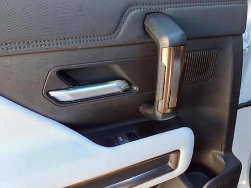 Used 2025 GMC Hummer EV 2X image 18