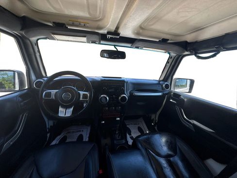 Used 2016 Jeep Wrangler Unlimited Rubicon AWD/4WD image 17
