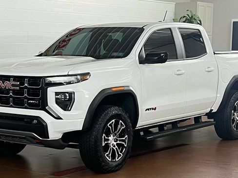 Used 2024 GMC Canyon AT4 w/ Technology Package image 8