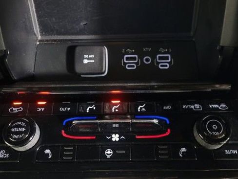 Used 2023 Jeep Grand Cherokee Laredo w/ Luxury Tech Group I image 25