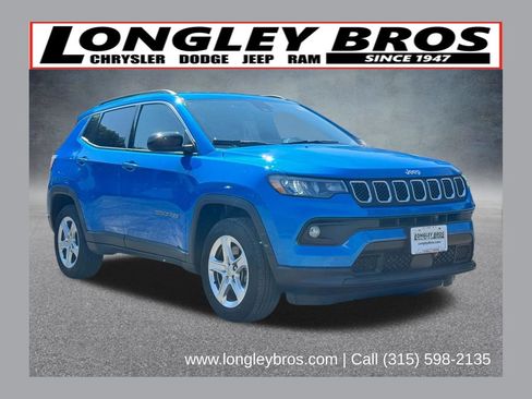 Used 2023 Jeep Compass Latitude w/ Convenience Group AWD/4WD image 1