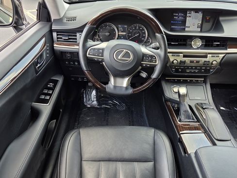 Used 2016 Lexus ES 350 w/ Luxury Package w/Wood Trim FWD image 12