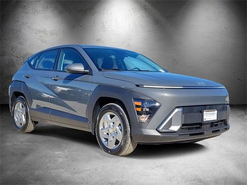 New 2026 Hyundai Kona SE image 2