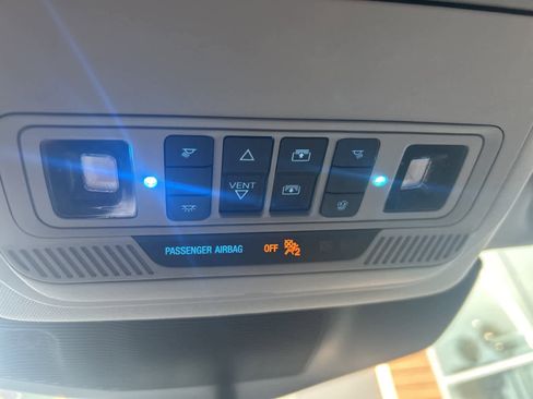 Used 2022 Ford Explorer XLT w/ Equipment Group 202A image 32