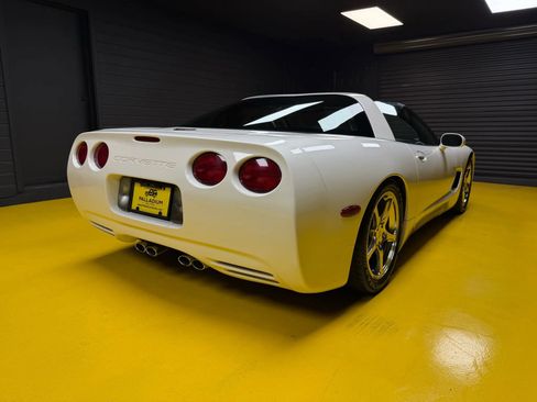 Used 2002 Chevrolet Corvette Coupe w/ Preferred Equipment Group2 image 6