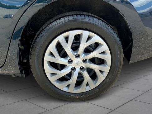 Used 2019 Toyota Corolla LE FWD image 11