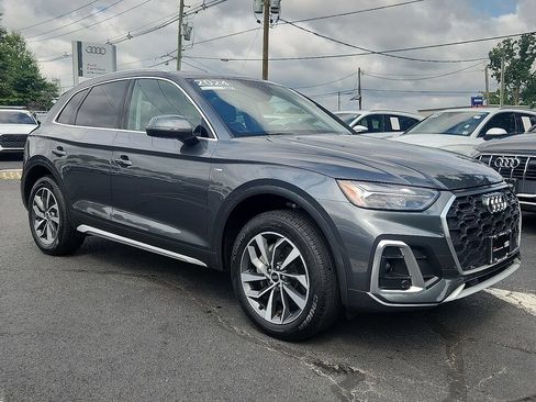 Used 2024 Audi Q5 2.0T Premium w/ Convenience Package AWD/4WD image 2