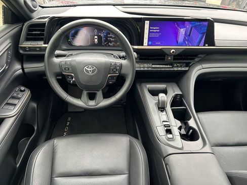 Used 2023 Toyota Crown Platinum image 17