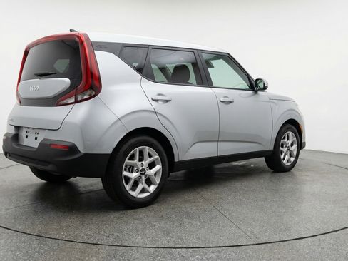 Used 2025 Kia Soul LX w/ LX Technology Package FWD image 9