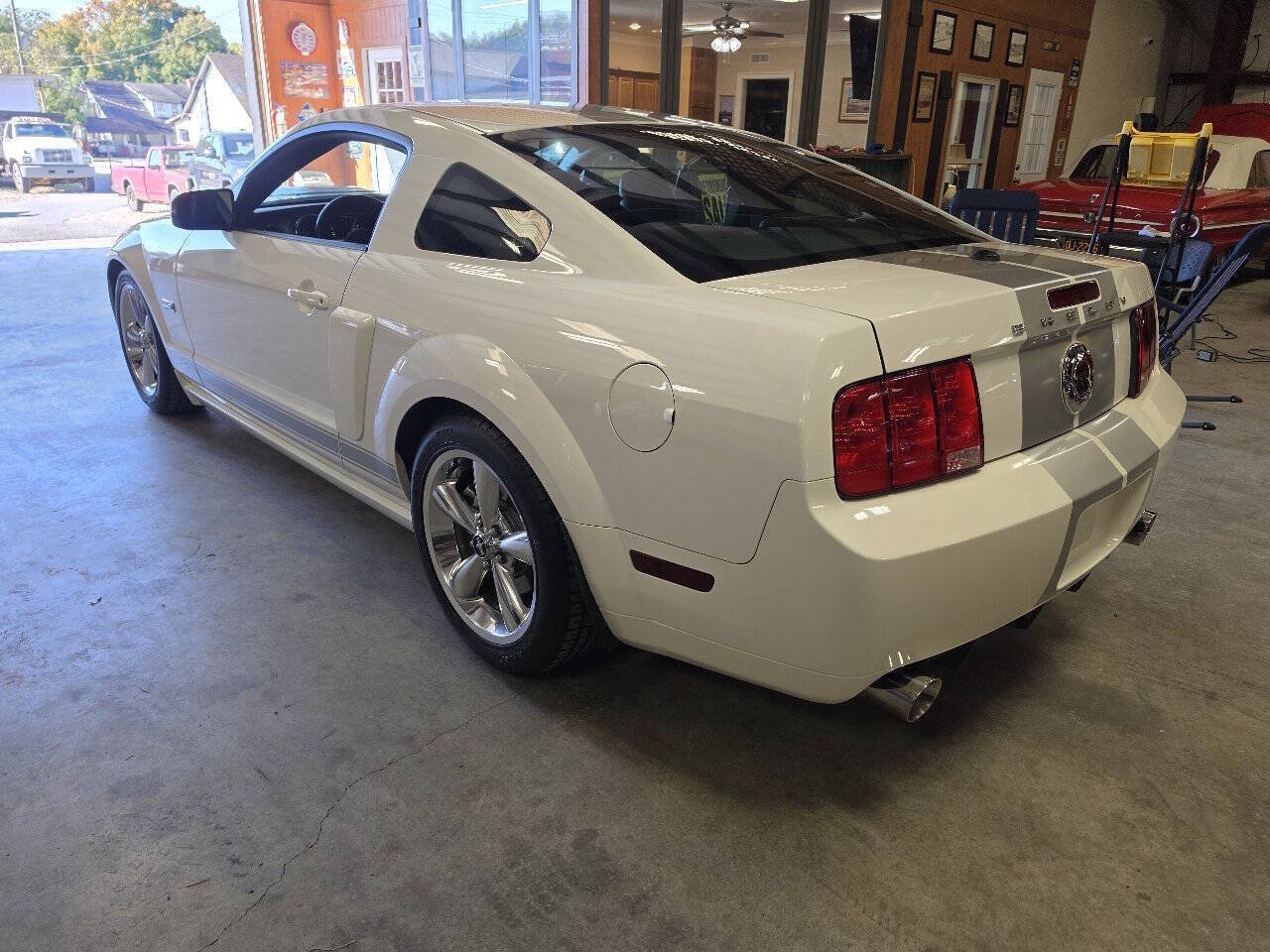Used 2007 Ford Mustang GT Premium RWD image 4