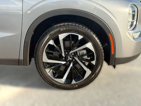 Used 2023 Mitsubishi Outlander SE image 11