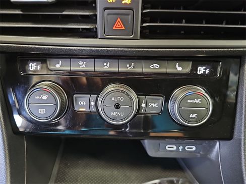 Used 2024 Volkswagen Jetta SE image 21