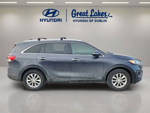 Used 2017 Kia Sorento LX w/ LX Convenience Package image 6
