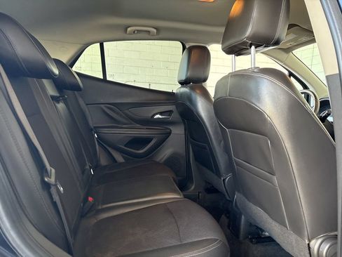 Used 2022 Buick Encore Preferred AWD/4WD image 18
