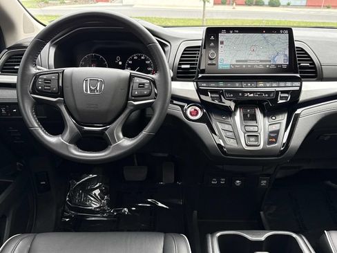 Used 2025 Honda Odyssey Touring image 3