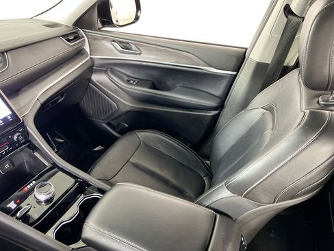 Used 2023 Jeep Grand Cherokee L Limited image 23