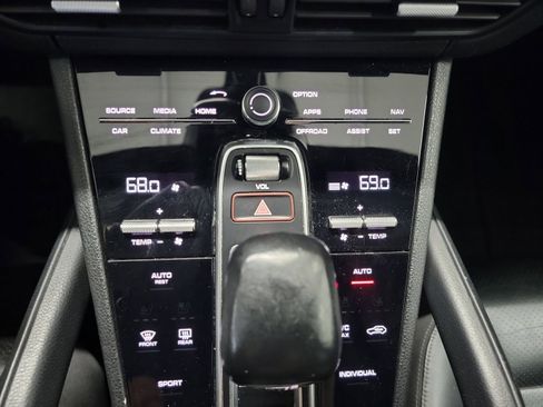 Used 2020 Porsche Cayenne AWD/4WD image 21