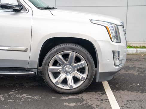 Used 2018 Cadillac Escalade Premium Luxury image 9