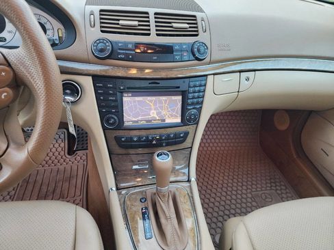 Used 2009 Mercedes-Benz E 350 Sedan image 31