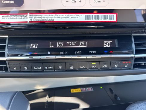 Used 2025 Toyota Sienna Platinum image 22