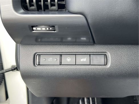 Used 2024 Nissan Pathfinder SL image 21