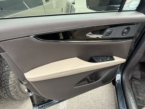 Used 2023 Lincoln Nautilus Reserve w/ Luxury Package image 9