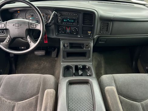 Used 2004 Chevrolet Silverado 2500 LS RWD image 4
