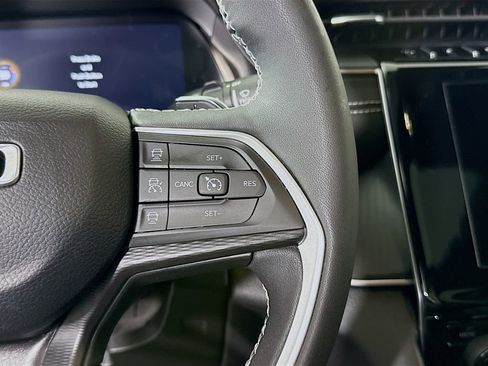 Used 2023 Jeep Grand Cherokee Altitude image 22