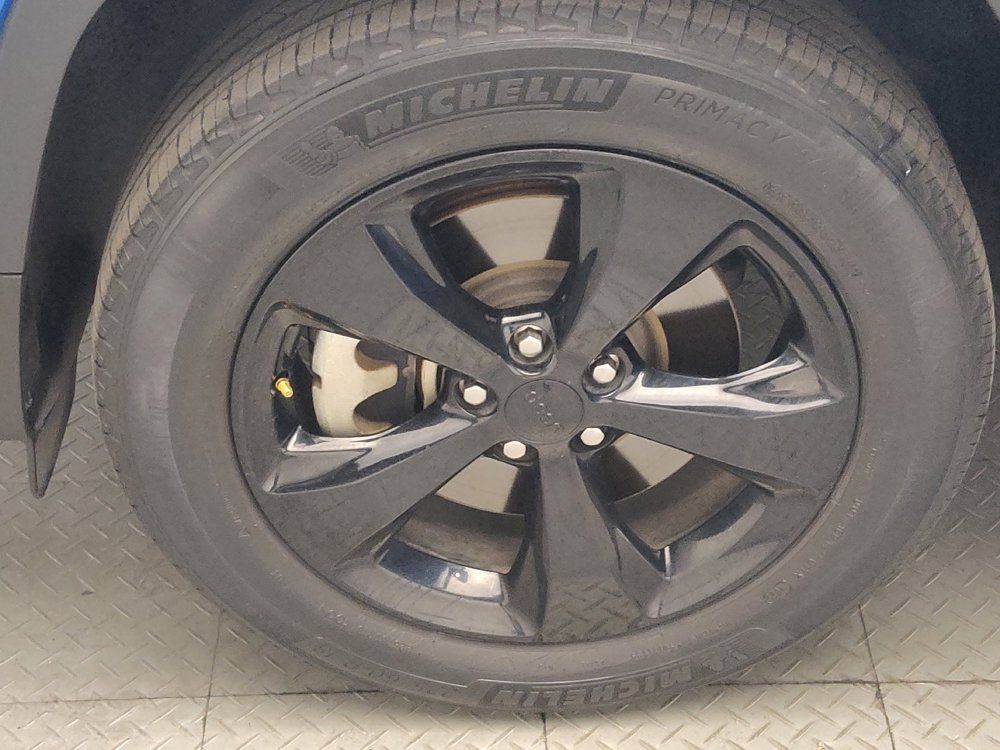 Used 2021 Jeep Cherokee Latitude Plus AWD/4WD image 31