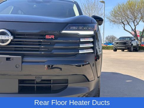 Used 2025 Nissan Kicks SR w/ SR Premium Package image 3