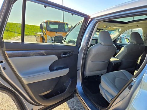 Used 2022 Toyota Highlander Platinum AWD/4WD image 27