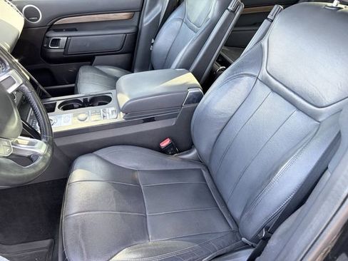 Used 2018 Land Rover Discovery SE image 5